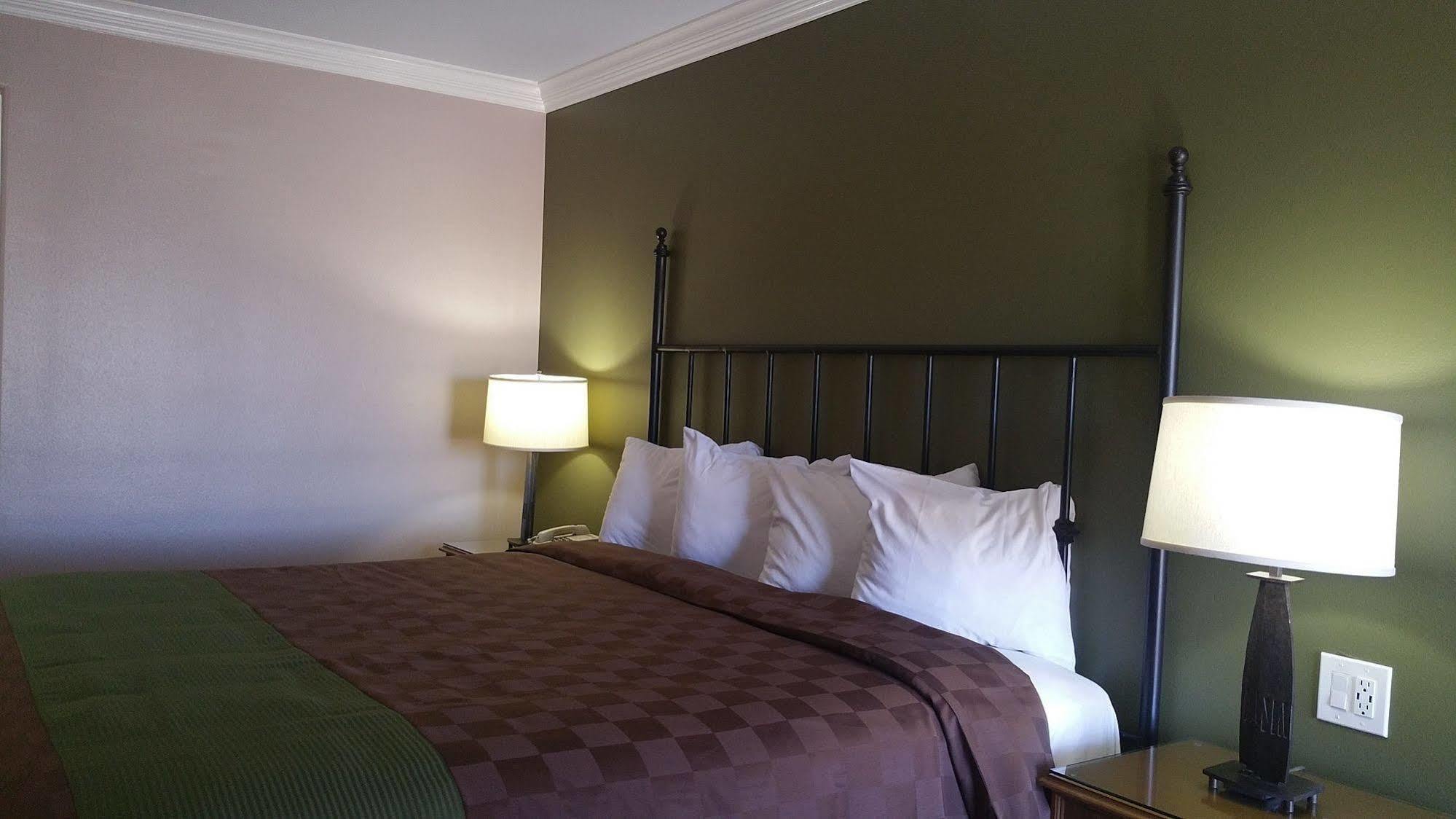 Verde Valley Inn Котънууд Екстериор снимка